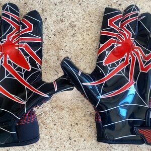 Spider-Themed Kids Gloves - Black and Red
